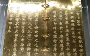 Chiêm ngưỡng sách vàng, ấn vàng triều Nguyễn