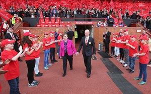 CHÙM ẢNH: Man United khánh thành khán đài Sir Bobby Charlton ở Old Trafford