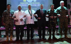 Mỹ, Philippines bắt đầu cuộc tập trận chung 'Vai kề vai'