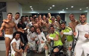 Đội bóng nữ bắt chước màn ăn mừng khoe body của Ronaldo