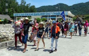 Hơn 1.000 du khách mắc kẹt trên Cù Lao Chàm đã về đất liền