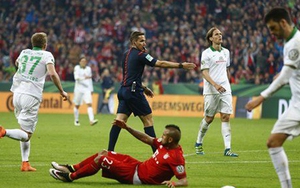 Trọng tài xin lỗi vì cho Bayern hưởng phạt đền sau pha 'diễn' THÔ của Vidal