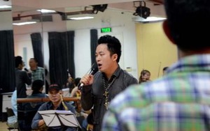 Tùng Dương trước giờ G Cống hiến: Ý nghĩa nhất đời tôi là 'Thập kỉ hoan ca' và... chức bố!