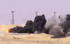 VIDEO: Nữ đặc nhiệm xinh đẹp phục kích 'thổi bay' xe bom IS