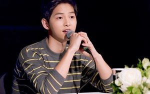 Song Joong Ki làm hết sức để giữ... 'làn da trắng mịn'