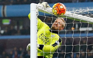 Kasper Schmeichel đã thoát khỏi cái bóng của cha mình