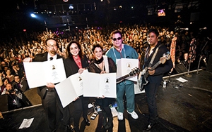 Ban nhạc Revolution của Prince tái hợp trình diễn sau khi siêu sao đột tử