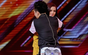 Nhân tố bí ẩn: Tùng Dương lau nước mắt cho thí sinh