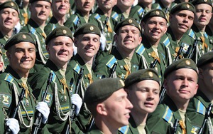 Lý giải 'nụ cười Nga' của những người lính diễu binh Chiến thắng