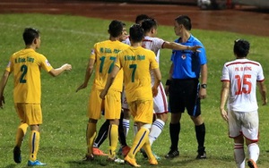 Con số & Bình luận: Trọng tài lại làm dậy sóng V-League