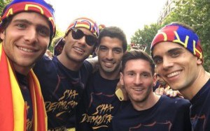 VIDEO: Barca diễu hành ăn mừng chức vô địch Liga trên xe bus