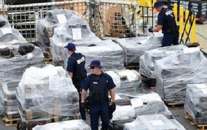 Ecuador bắt giữ tàu lặn chở 1 tấn cocain