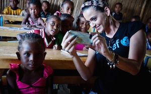 Video: Hành trình của Đại sứ thiện chí Katy Perry qua những bài ca