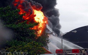 CHÙM ẢNH: Đám cháy kinh hoàng tại công ty nệm Vạn Thành, TP.HCM