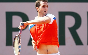 Hiện tượng Albert Ramos tiễn Milos Raonic về nước