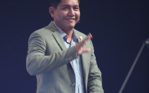 Đức Thịnh xin lỗi thí sinh ‘Đấu trường tiếu lâm’ sau sự cố bị 'ném đá'