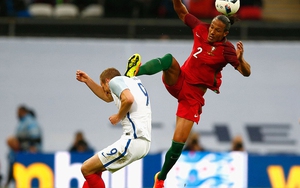 KINH HOÀNG: Bruno Alves lao như tên lửa, nhắm đầu Harry Kane song phi