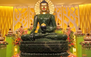 Tượng Phật Ngọc hòa bình thế giới ghé Đà Nẵng trước khi an vị