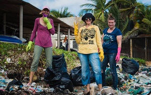 Du khách nước ngoài dọn hàng tấn rác thải ở biển Mũi Né