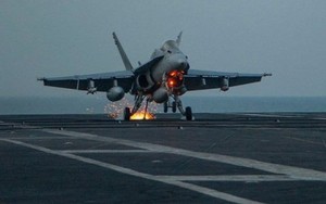 Máy bay Mỹ oanh kích các mục tiêu của IS từ Địa Trung Hải