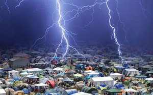 Ngày kinh khủng ở châu Âu: Sét đánh 60 người ở Đức, 11 người ở Pháp