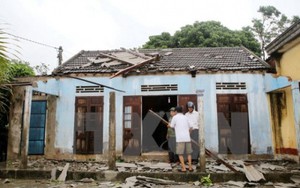 3 người bị thương, 329 ngôi nhà bị sập, tốc mái do mưa lốc