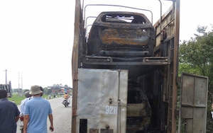 Rơ moóc xe đầu kéo bốc cháy, thiêu rụi 3 ô tô đời mới