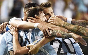 Argentina 5-0 Panama: Messi rực sáng ngày trở lại, Argentina giành vé vào tứ kết