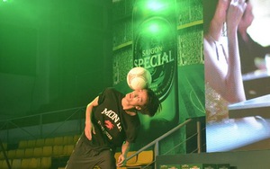 Người Sài Gòn cuồng nhiệt trong Fanzone đầu tiên tại Việt Nam