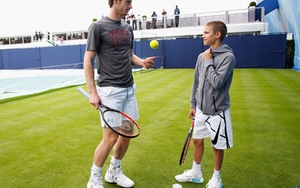 Andy Murray dạy tennis cho con trai Beckham