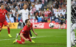 Milik đã ném đi hai cơ hội Vàng để 'hạ sát' tuyển Đức