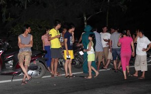 Nghệ An: Hàng trăm người chờ đón thi thể phi công Trần Quang Khải được đưa về đất liền