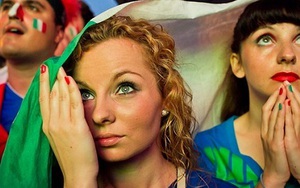 Italia thắng nhưng cổ động viên vẫn 'hoang mang'