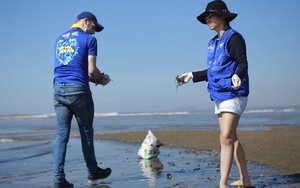 Thu Minh cùng 1.000 tình nguyện viên dọn rác biển suốt 4 tiếng