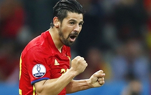 Nolito đã 'bắt nhịp' với Iniesta và Alba