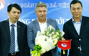 GĐKT Jurgen Gede ngạc nhiên với cơ sở vật chất của VFF