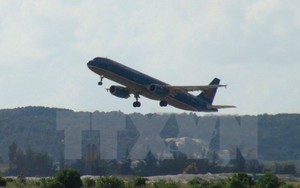 Tuýt còi hành vi chiếu tia laze uy hiếp an toàn bay ở Nội Bài