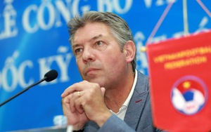 HLV Hoàng Anh Tuấn: ‘Có GĐKT chỉ toàn lợi’