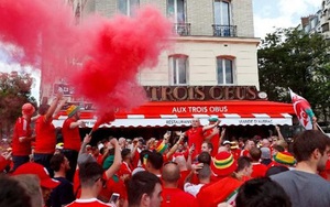 Cảm xúc cổ động viên sau trận xứ Wales - Bắc Ireland