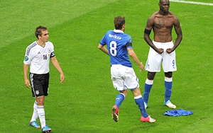 Biến tấu cùng EURO: Đại bàng sông Rhine sải cánh tung bay trên nền Thiên thanh