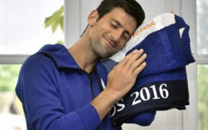 Novak Djokovic, Serena Williams và thú vui 'chôm' khăn của các giải đấu