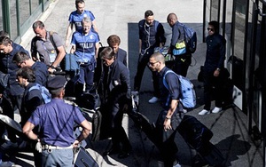 Tuyển Italy về nước trong sự chào đón của các tifosi