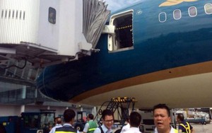 Điều tra vụ máy bay Boeing 787 của Vietnam Airlines va chạm cầu hành khách