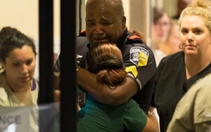 Kẻ bắn tỉa đấu súng với cảnh sát, dọa có bom ở khắp mọi nơi