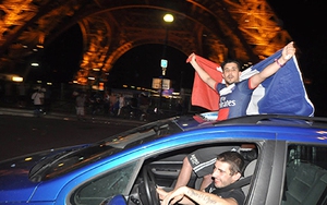 Những nẻo đường EURO: Paris trong một giấc mơ hình tròn