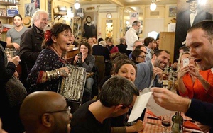 Những nẻo đường EURO: Có một Paris trong tiếng ca