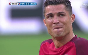 Cristiano Ronaldo khóc tức tưởi, rời sân trong sự ấm ức vì chấn thương