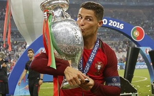 50 sắc thái Ronaldo: Khóc vì chấn thương, chỉ đạo như HLV, tái hiện 'Fergie time'