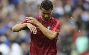 HI HỮU: Stade de France ngập tràn cánh bướm