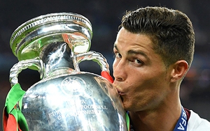 Cristiano Ronaldo: Quả Bóng Vàng trong tầm tay